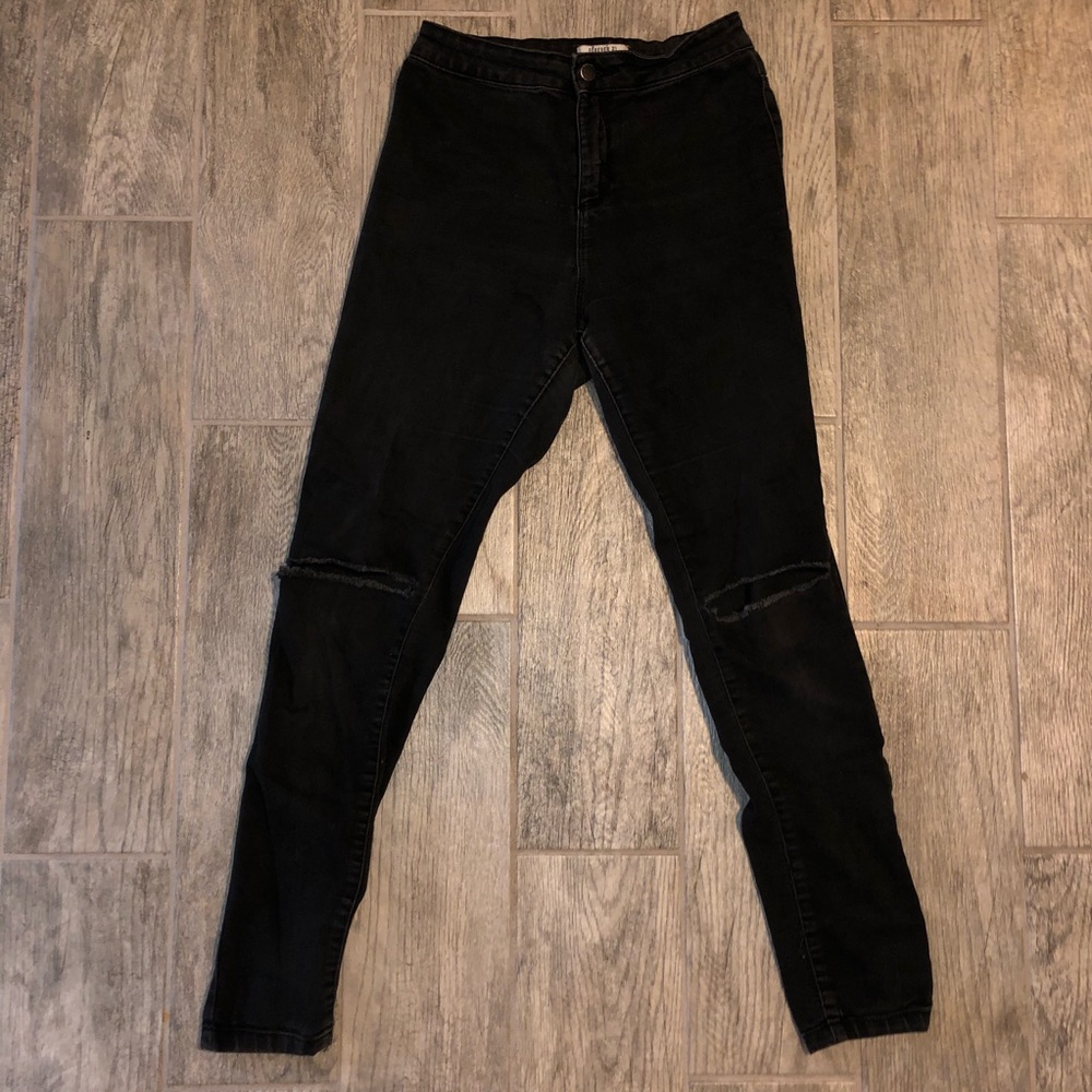 Black Forever 21 jeans with cut outs on knees